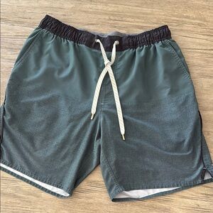 Vuori Trail Short, M, 7”, Green and Black Men's Athletic Shorts